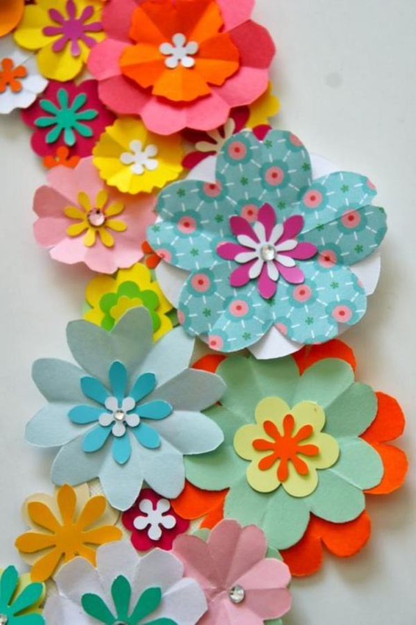 Festa havaiana com flores gigantes de papel