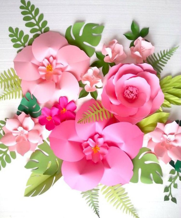Festa havaiana com flores gigantes de papel