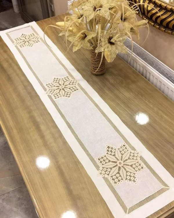 Encante-se: Os belos detalhes em crochê nas toalhas de mesa