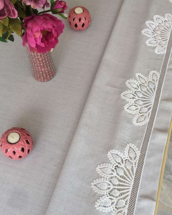 Encante-se: Os belos detalhes em crochê nas toalhas de mesa