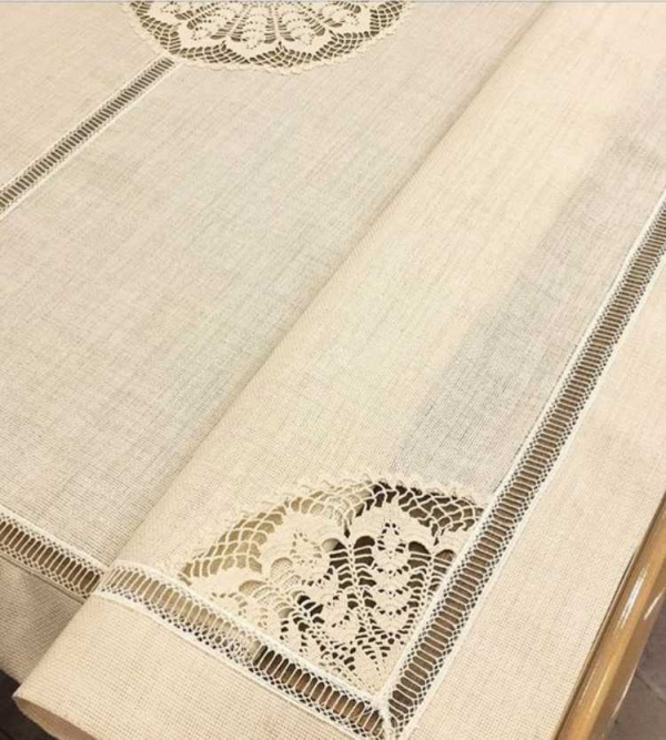 Encante-se: Os belos detalhes em crochê nas toalhas de mesa