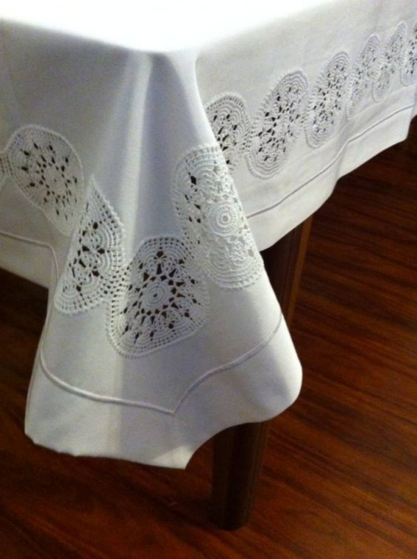 Encante-se: Os belos detalhes em crochê nas toalhas de mesa