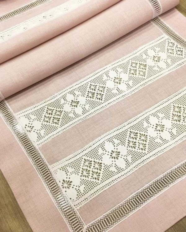 Encante-se: Os belos detalhes em crochê nas toalhas de mesa