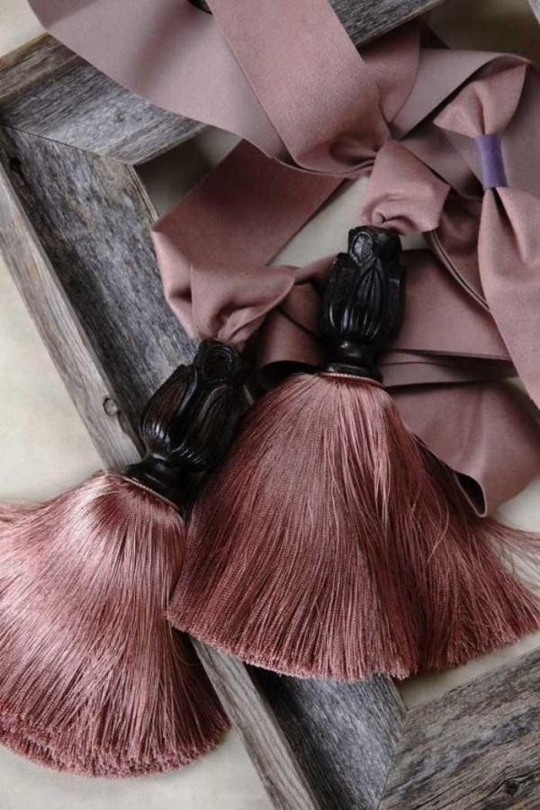 01-tassel