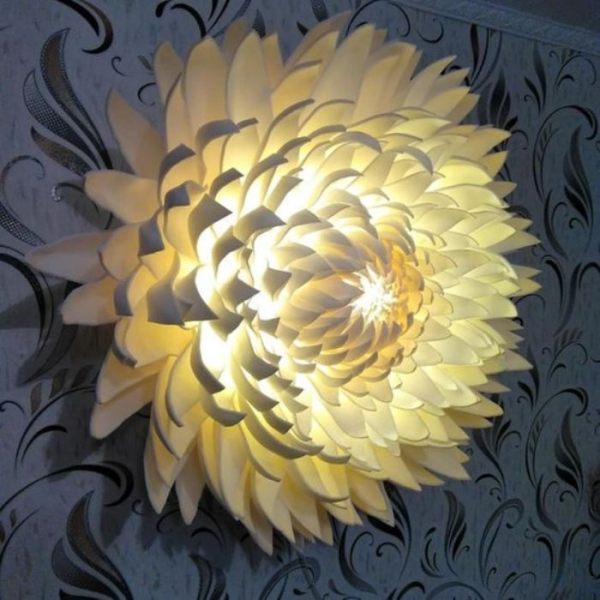 Ideias e modelos de flores de papel gigante - uma luninária