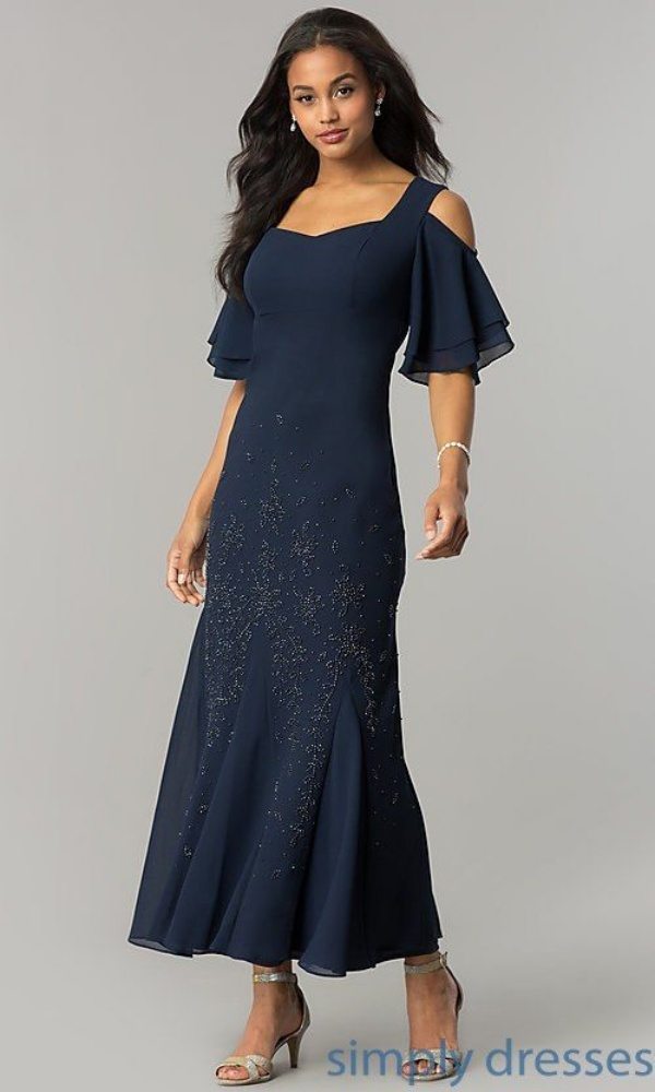 Moda festas: Vestido longo azul - Pantone 2020