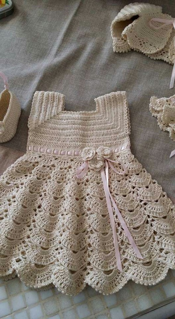 Lindos modelos de vestidos de crochê para bebê