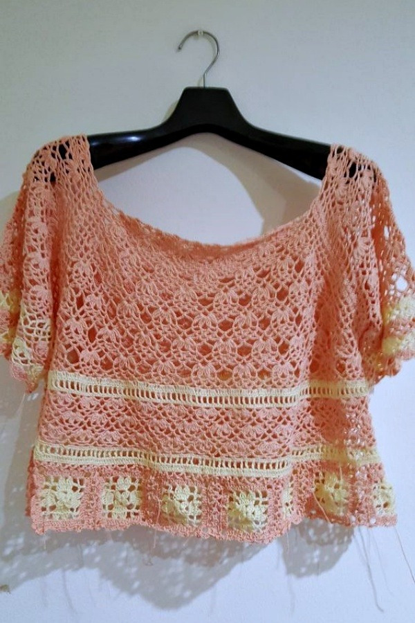 As blusinhas de crochê cropped top estão na moda!