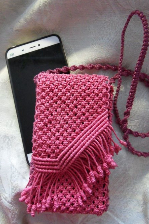 16 lindos modelos de porta celular de macramê para se inspirar