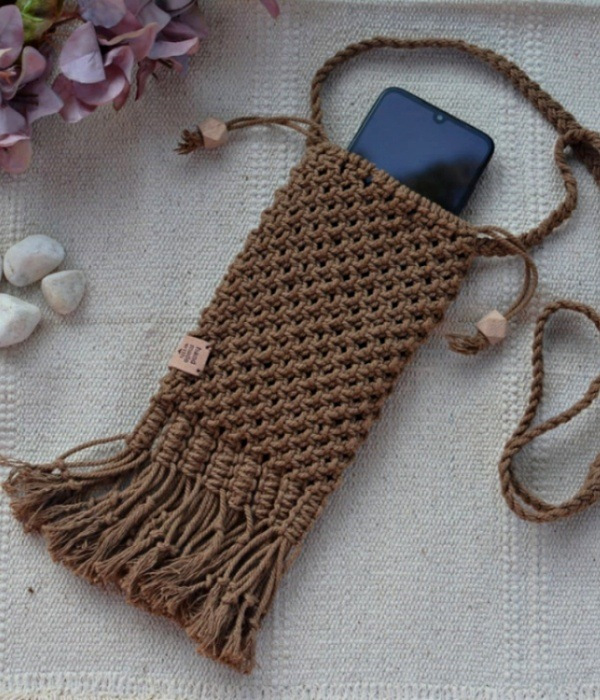 16 lindos modelos de porta celular de macramê para se inspirar