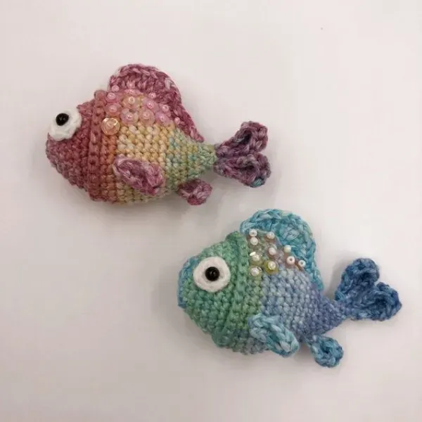 Inspire-se para fazer os criativos peixes em amigurumi