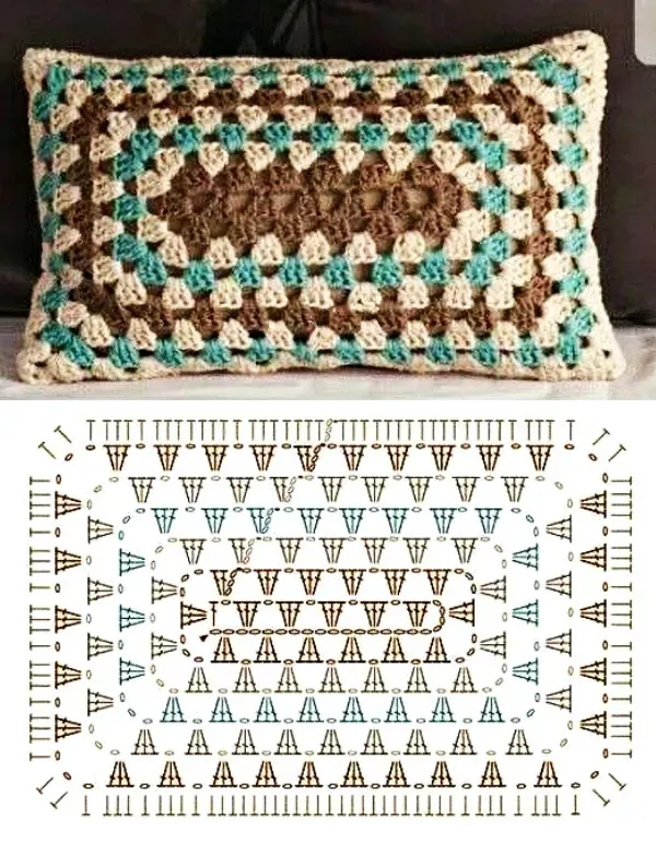 Lindos efeitos das almofadas com quadrados de crochê