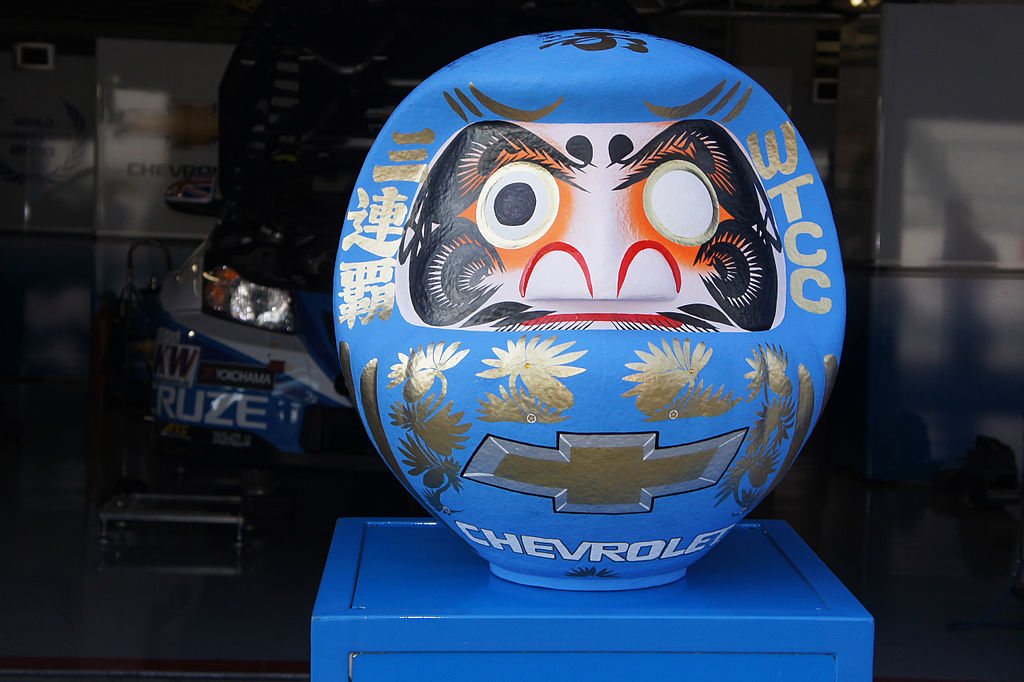 Daruma da Chevrolet num evento de corrida no Japão