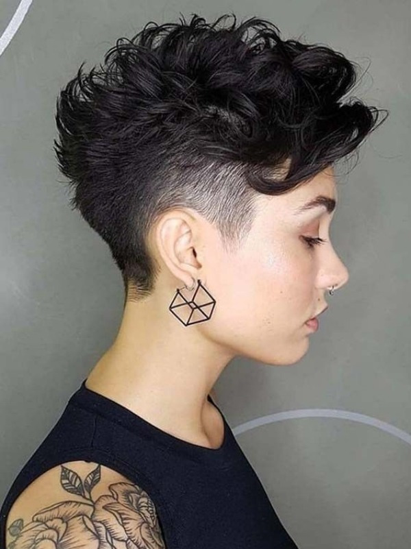 18 Cortes de Cabelo Curto Encaracolado ou Ondulado