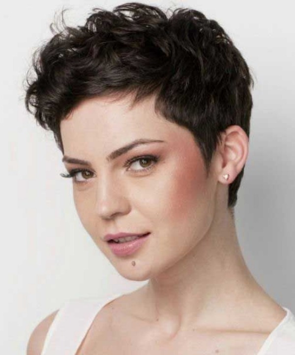 18 Cortes de Cabelo Curto Encaracolado ou Ondulado