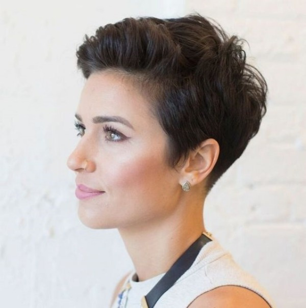 18 Cortes de Cabelo Curto Encaracolado ou Ondulado