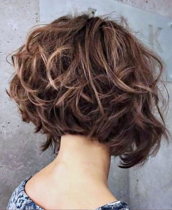 18 Cortes de Cabelo Curto Encaracolado ou Ondulado