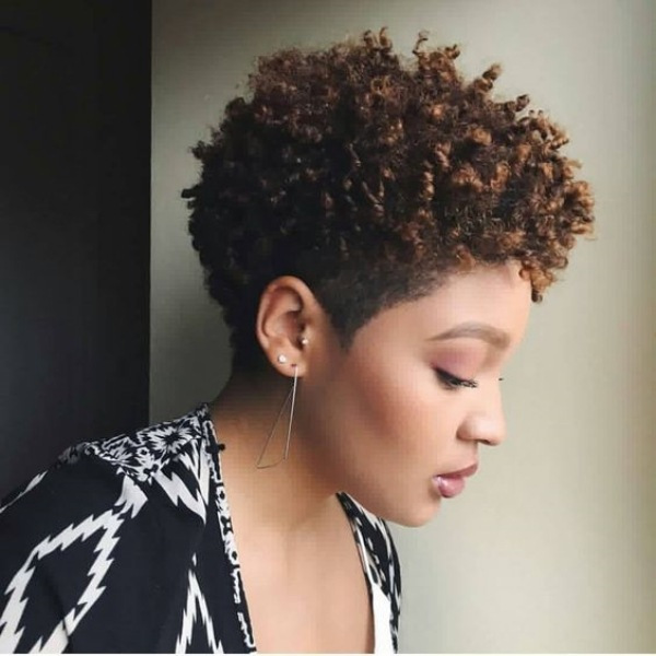 18 Cortes de Cabelo Curto Encaracolado ou Ondulado