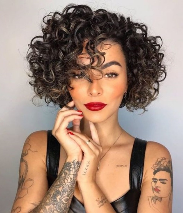 18 Cortes de Cabelo Curto Encaracolado ou Ondulado