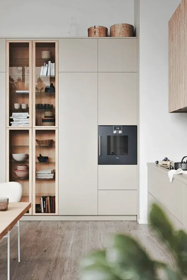 Casa Bonita: Armários de cozinha com porta de vidro