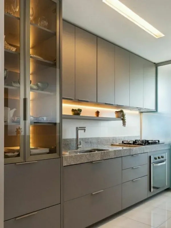 Casa Bonita: Armários de cozinha com porta de vidro