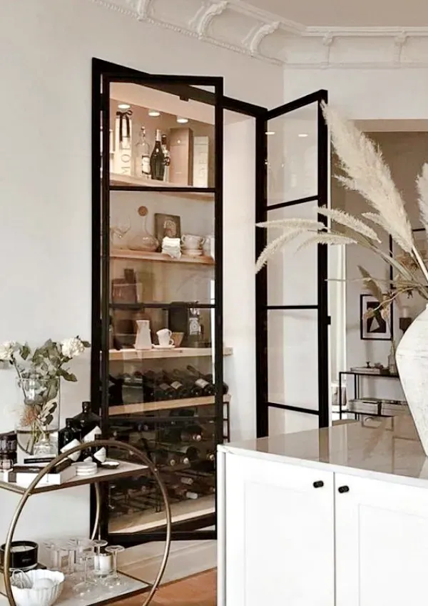 Casa Bonita: Armários de cozinha com porta de vidro