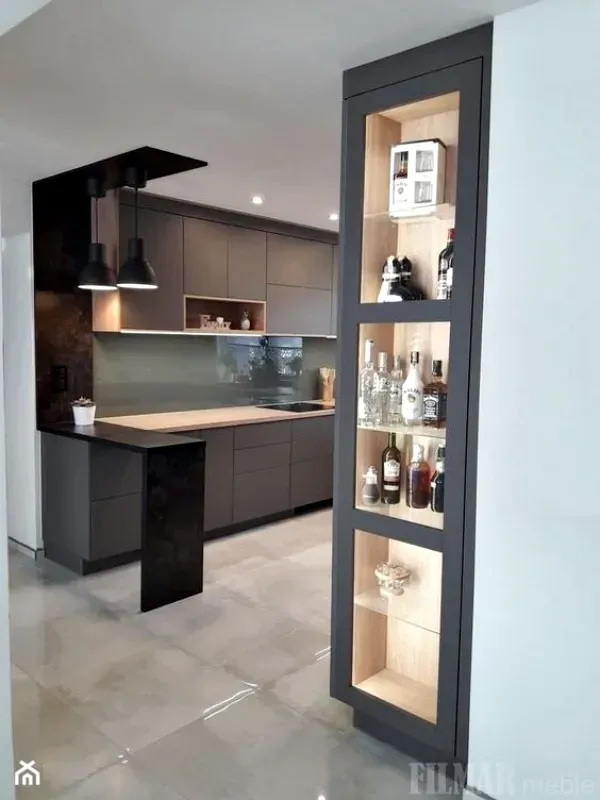 Casa Bonita: Armários de cozinha com porta de vidro