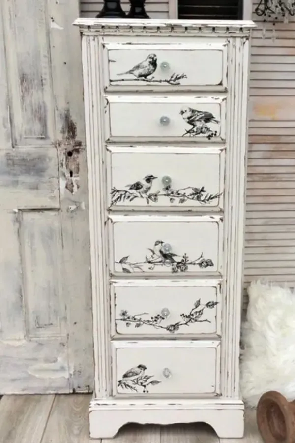 22 Ideias de móveis renovados usando decoupage