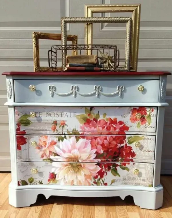 22 Ideias de móveis renovados usando decoupage