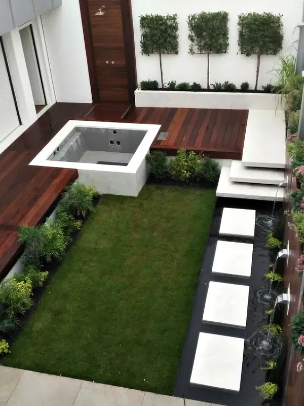 Transforme Seu Quintal: 18 Ideias de Mini Piscinas para Espaços Compactos
