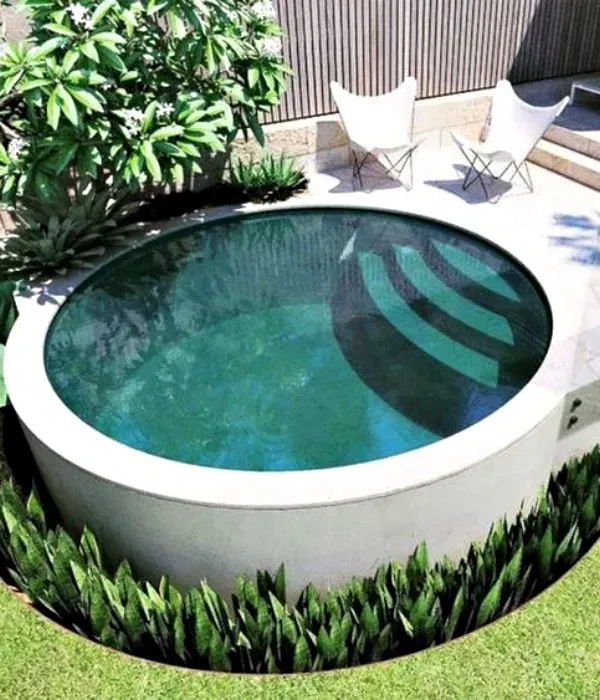 Transforme Seu Quintal: 18 Ideias de Mini Piscinas para Espaços Compactos
