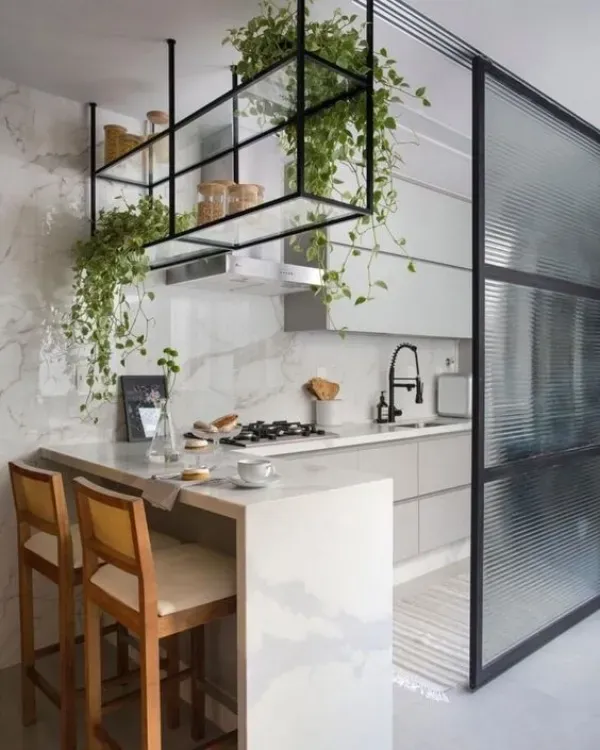 O uso das divisórias com vidros: luz natural e uma ótima vibe!