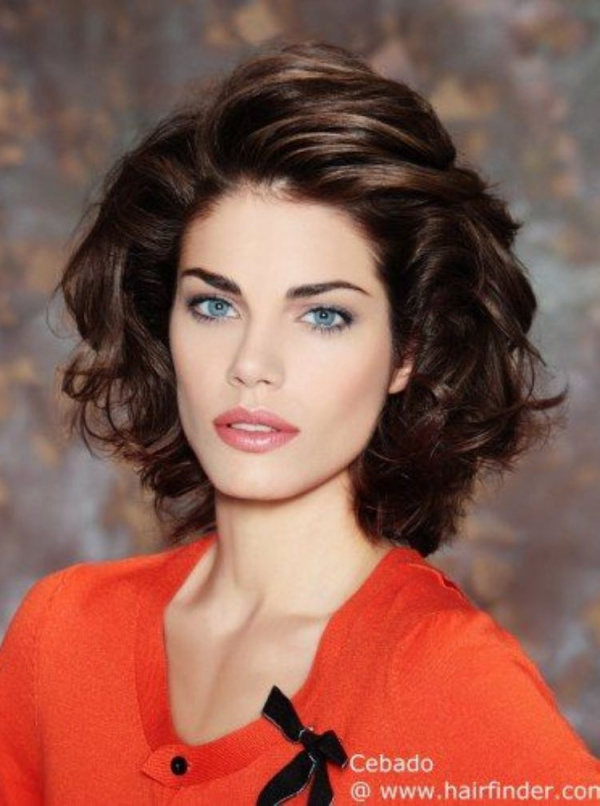 Bem na foto: 17 Cortes de Cabelo Médio para Senhoras