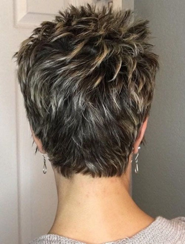 Bem na foto: looks com cabelo curto