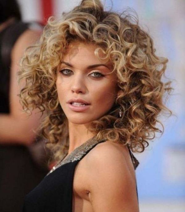Bem na foto: 20 Cortes de cabelo crespo ou encaracolado