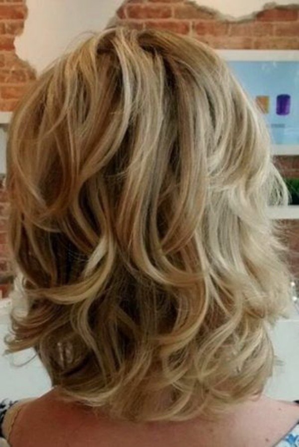 Bem na foto: Corte de cabelo médio em camadas