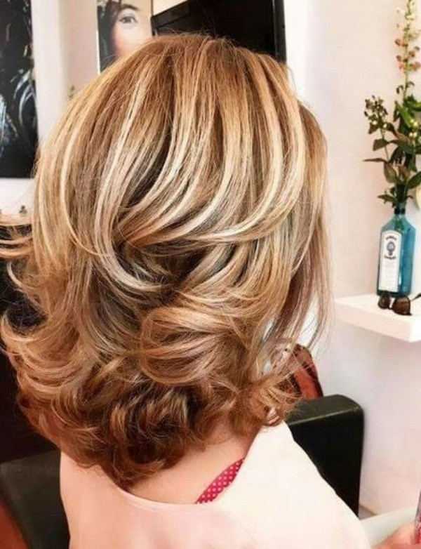 Bem na foto: Corte de cabelo médio em camadas