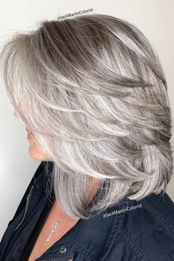 Bem na foto: Corte de cabelo médio em camadas