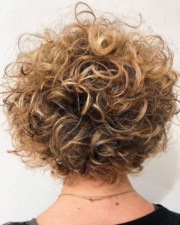Bem na foto: +18 Cortes para cabelos curtos encaracolados ou crespos
