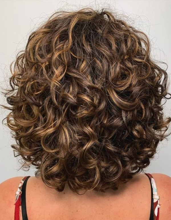 Bem na foto: +18 Cortes para cabelos curtos encaracolados ou crespos