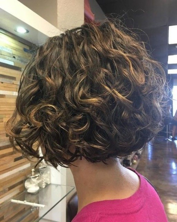 Bem na foto: +18 Cortes para cabelos curtos encaracolados ou crespos
