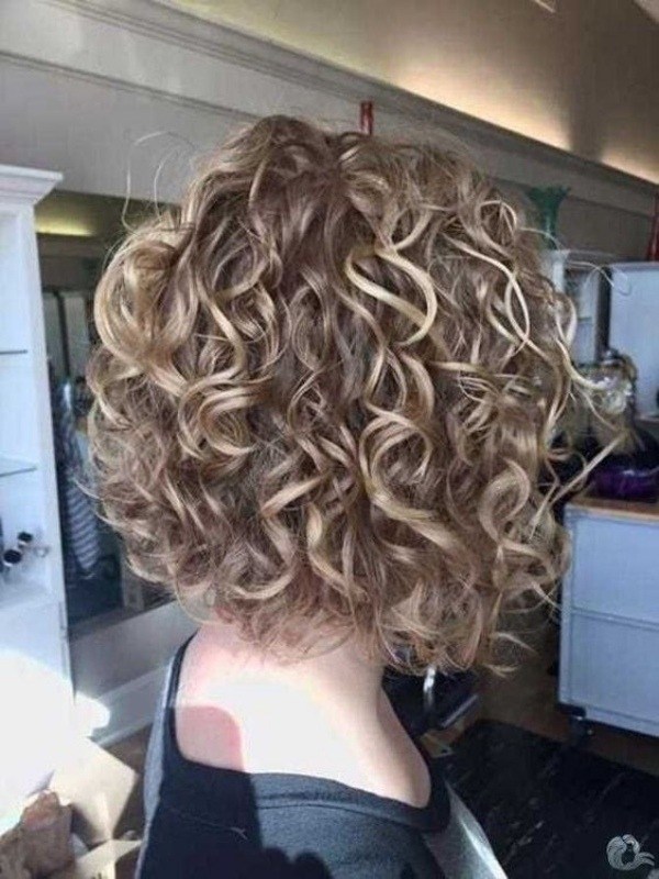 Bem na foto: +18 Cortes para cabelos curtos encaracolados ou crespos