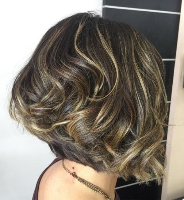 Bem na Foto: 17 Cortes para cabelo curto ondulado