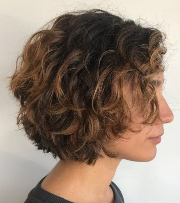 Bem na Foto: 17 Cortes para cabelo curto ondulado