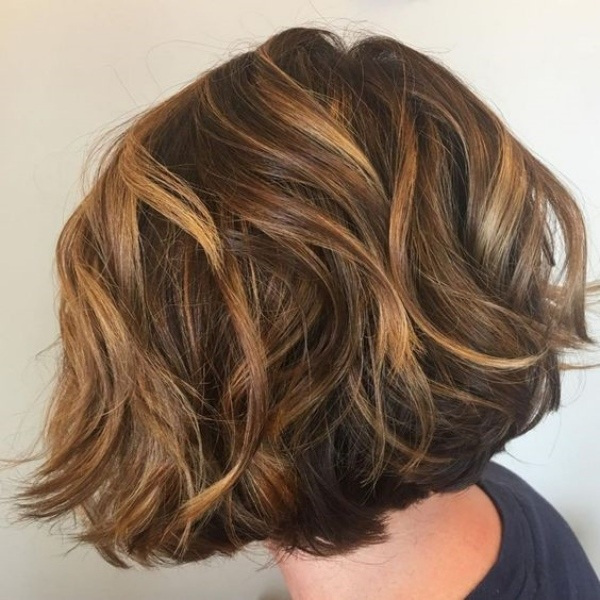 Bem na Foto: 17 Cortes para cabelo curto ondulado