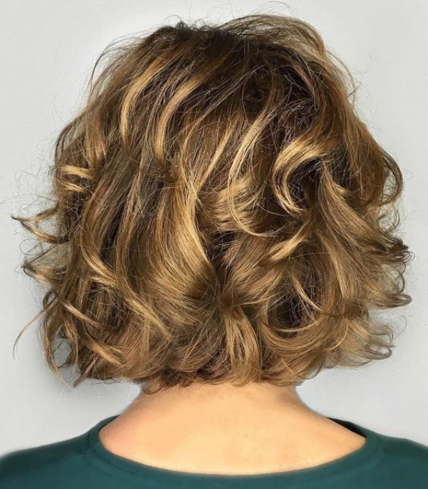 Bem na Foto: 17 Cortes para cabelo curto ondulado