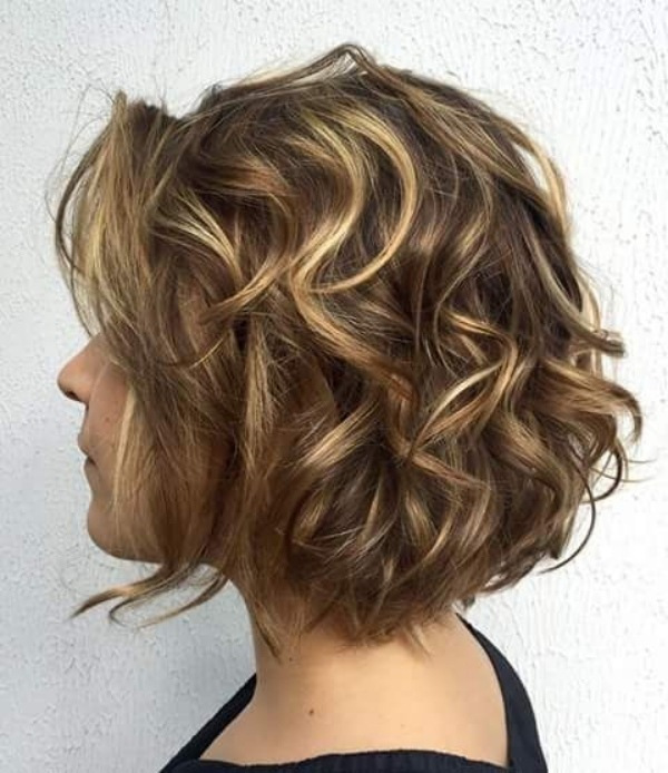 Bem na Foto: 17 Cortes para cabelo curto ondulado