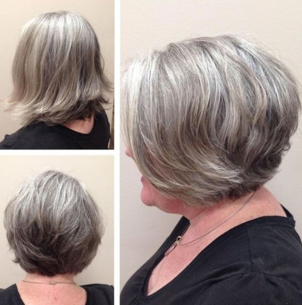 Corte para cabelos grisalhos ou brancos curtos feminino