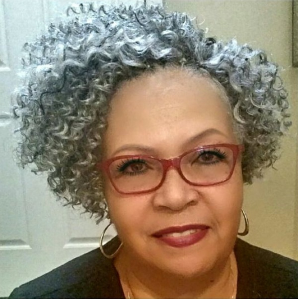Corte para cabelos grisalhos ou brancos curtos feminino