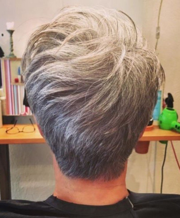 26 Dicas de corte para cabelos grisalhos ou brancos curtíssimos